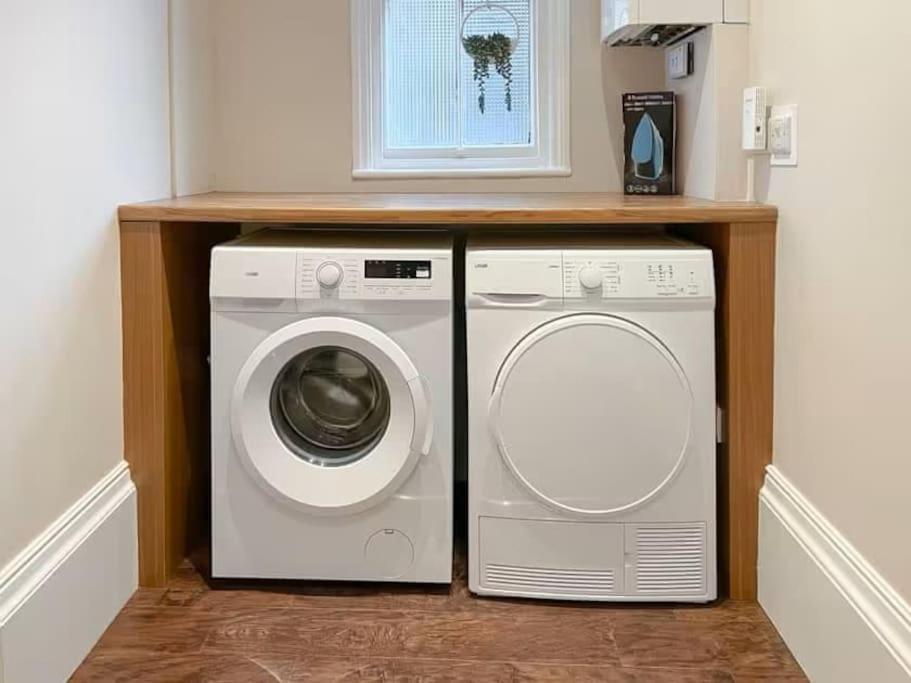 Strathmore Apt Scarborough, Pool, Gym, Parking 외부 사진