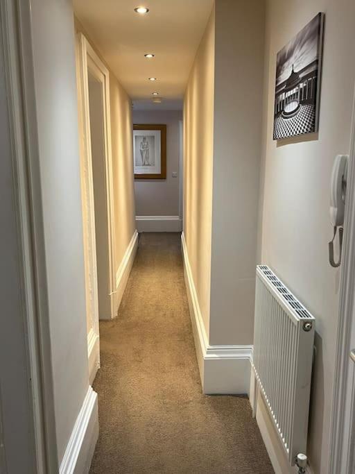 Strathmore Apt Scarborough, Pool, Gym, Parking 외부 사진